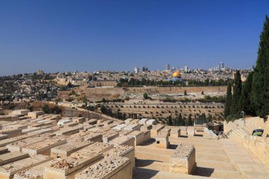 JERUSALEM, ISRAEL - 29 Ekim 2022: Kudüs, İsrail 'deki Zeytin Yahudi Mezarlığı Dağı. Dünyadaki en büyük ve en önemli Yahudi mezarlıklarından biridir..