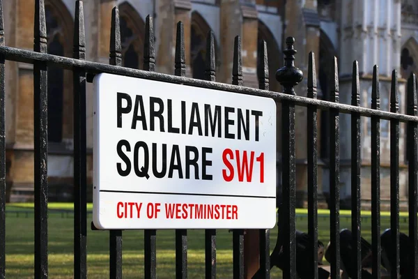 ロンドン イギリス 2019年7月12日 ロンドン ウェストミンスター市の議会広場標識 ロンドンは英国で最も人口の多い都市で 地下鉄エリアには1300万人が住んでいます — ストック写真