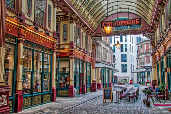2019年7月13日 伦敦市政厅市场的咖啡桌 大厅市场是一个历史悠久的覆盖市场 — 图库照片