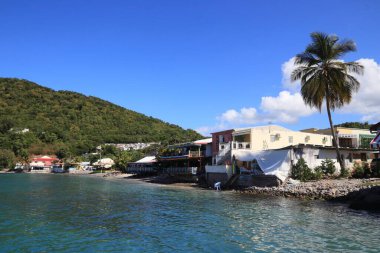 Deshaes kasabası, Guadeloupe. Basse-Terre adasının rıhtım manzarası.