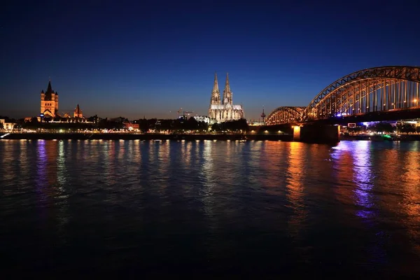 Ciudad Colonia Horizonte Nocturno Alemania Río Rin Puente Hohenzollern Catedral — Foto de Stock