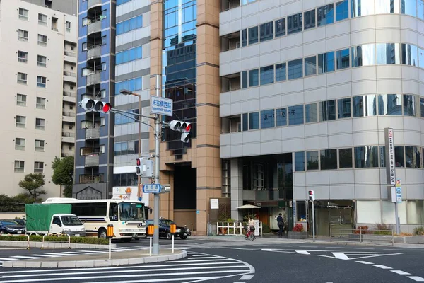 大阪市 2016年11月22日 大阪市内の長堀通りの道路交通 大阪は日本第2位の都市圏 930万人 に属します — ストック写真