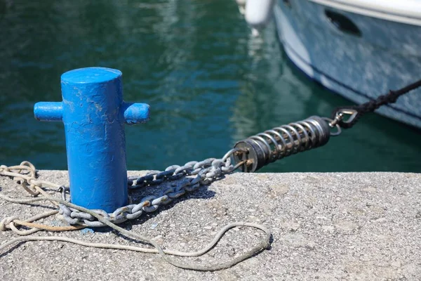 Hajózás Dubrovnikban Horvátországban Vitorlás Jacht Kötelek Kötve Egy Bitt Bollard — Stock Fotó