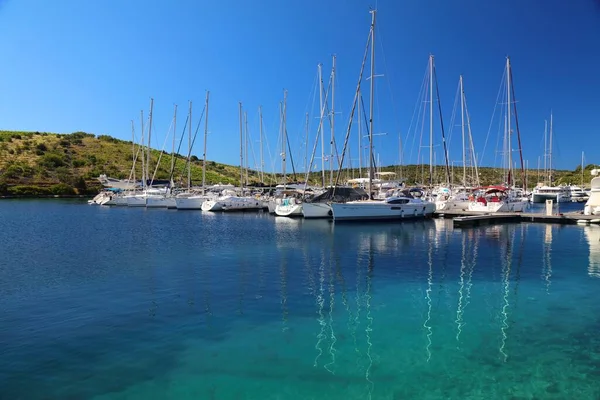 Primosten Kroatien Juli 2021 Segelboote Vor Anker Primosten Marina Dalmatien — Stockfoto