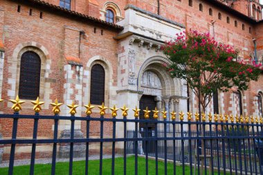 Toulouse, Fransa 'daki Saint-Sernin Bazilikası. Roma kilisesi Santiago de Compostela 'nın güzergahında bir hac yeri..