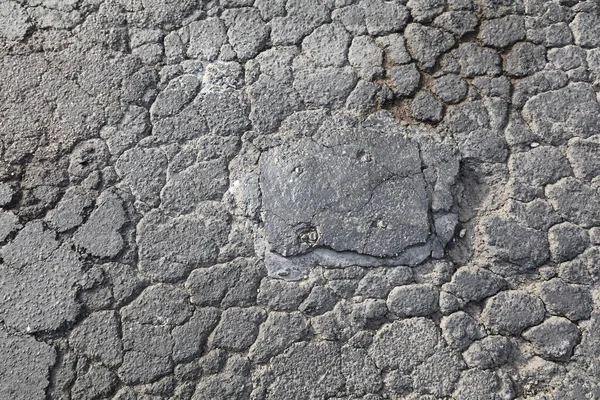 Κατεστραμμένος Δρόμος Κακή Ποιότητα Επιφάνειας Δρόμου Πολλαπλές Λακκούβες Και Μπαλώματα — Φωτογραφία Αρχείου