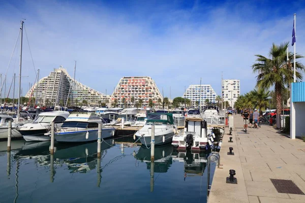 2021年10月2日 拉格朗得莫特 拉格朗得莫特 著名的中央规划度假城镇的码头和港口 — 图库照片