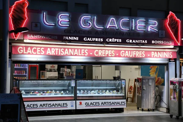 Cap Agde Frankreich Oktober 2021 Abendliche Straßenansicht Einer Lokalen Eisdiele — Stockfoto