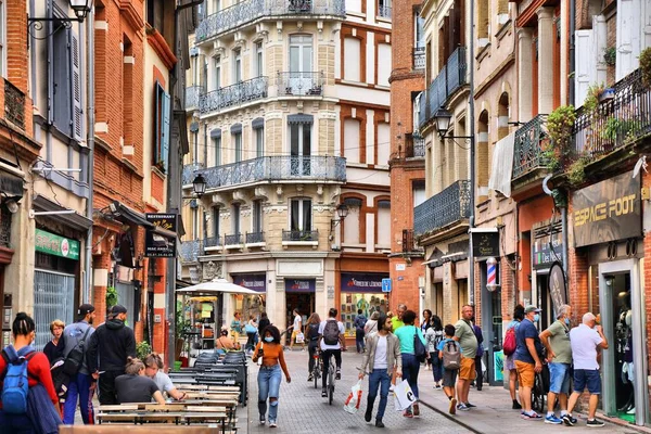 Toulouse Francja Wrzesień 2021 Ludzie Odwiedzają Centrum Tuluzy Okręg Capitole — Zdjęcie stockowe
