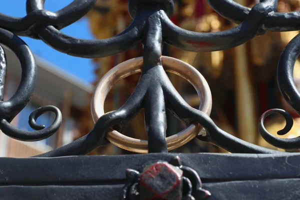 Miasto Norymberga Niemczech Średniowieczny Schoener Brunnen Piękna Fontanna Szczęśliwy Pierścień — Zdjęcie stockowe