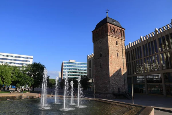 2018年5月8日 德国Chemnitz的历史红塔和红塔购物中心 Roter Turm Galerie Chemnitz是萨克森州第三大城市 — 图库照片