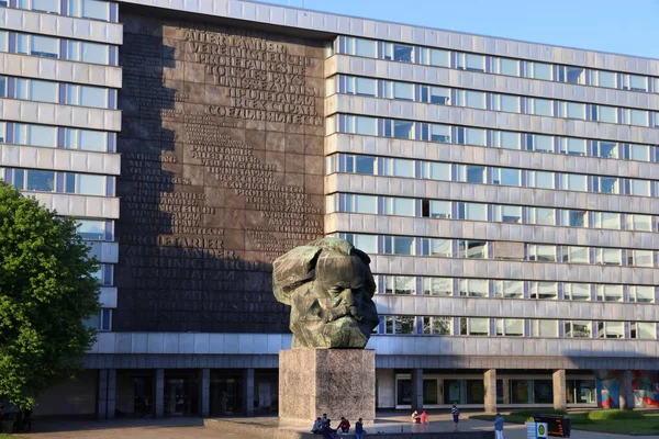켐니츠 2018년 켐니츠에 마르크스 기념비에 사람들 기념비는 현지에서 Nischel 알려져 — 스톡 사진