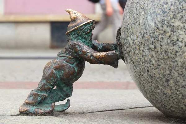 Wroclaw Poland May 2018 Sisyphus Gnome Dwarf Small Statues Wroclaw — Stock Photo, Image