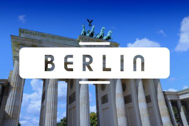 Berlin, Almanya. Şehir ismi, modern fotoğraf kartpostalı. Seyahat hedef metin kartı.