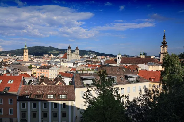 奥地利林茨市的景观 城市景观与教堂 — 图库照片