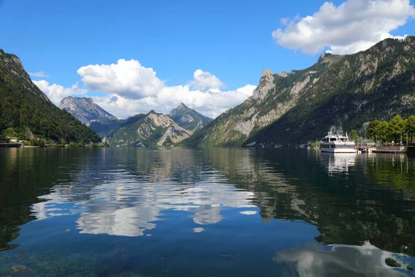 Jezioro Górskie Traunsee Alpach Austriackich Krajobraz Austrii Regionie Salzkammergut Jezioro — Zdjęcie stockowe