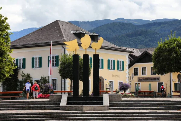 Strobl Áustria Agosto 2022 Pessoas Visitam Strobl Pequena Cidade Resort — Fotografia de Stock