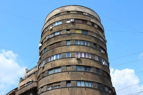 Bucharest, Romanya - 19 Ağustos 2012: Bükreş, Romanya bina Tehnoimport. Tanınabilir yuvarlak daire bina 1935 yılında inşa edilmiştir.