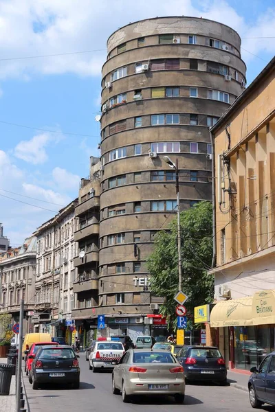 ブカレスト ルーマニアのブカレスト ルーマニア 2012 Tehnoimport 認識可能な丸みを帯びたアパート建物は 1935 年に建てられました — ストック写真
