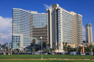 TEL AVIV, ISRAEL - NOVEMBER 2, 2022: Intercontinental David ve Dan Panorama Hotel, Tel Aviv, Neve Tzedek Mahallesi sınırında.