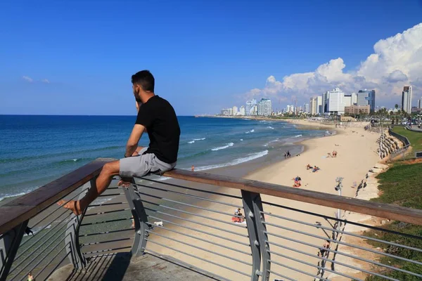 เทลอาว สราเอล พฤศจ กายน 2022 คนเย ยมชมชายหาดอ าในเทลอาว สราเอล Tel — ภาพถ่ายสต็อก