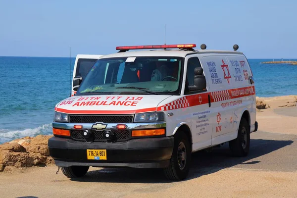 Tel Aviv Israel Noviembre 2022 Una Ambulancia Chevrolet Una Calle —  Fotos de Stock