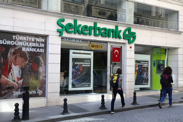 Istanbul Türkei März 2023 Menschen Gehen Der Filiale Der Sekerbank — Stockfoto