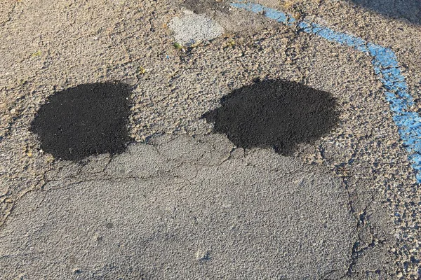意大利罗马当地街道上修补的坑洞 道路维修概念 — 图库照片