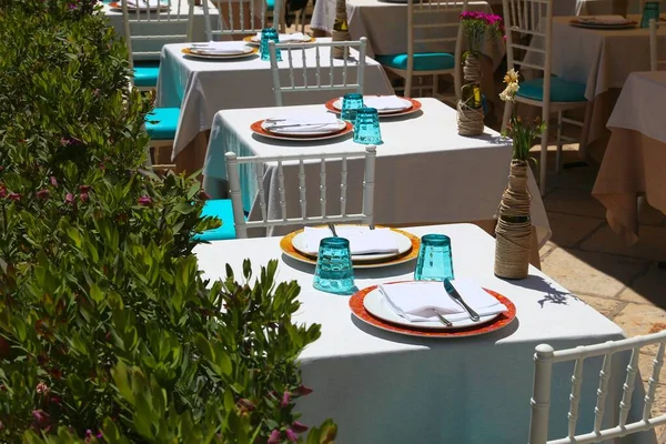 Italiaans Restaurant Apulië Italië Tuinstoelen Tafels — Stockfoto
