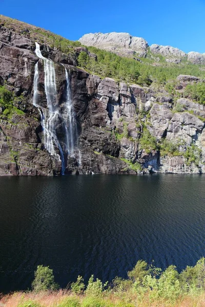 Turistické Atrakce Norsku Brudesloret Vodopád Obci Flora Norsko Jezero Haukavatnet — Stock fotografie