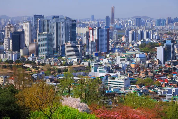 首尔的城市景观在韩国 永山地区的城市景观 与汉干娘东和南阳东社区 — 图库照片