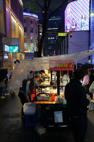 Seoul Corea Del Sud Aprile 2023 Gente Visita Bancarelle Notturne — Foto Stock