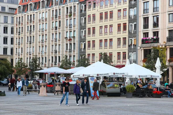 Берлин Германия Августа 2014 Года Люди Посещают Площадь Жандарменмаркт Берлине — стоковое фото