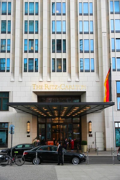 Stock image BERLIN, GERMANY - AUGUST 26, 2014: People visit Ritz-Carlton hotel in Berlin. The company has 130 luxury hotels in 30 countries.