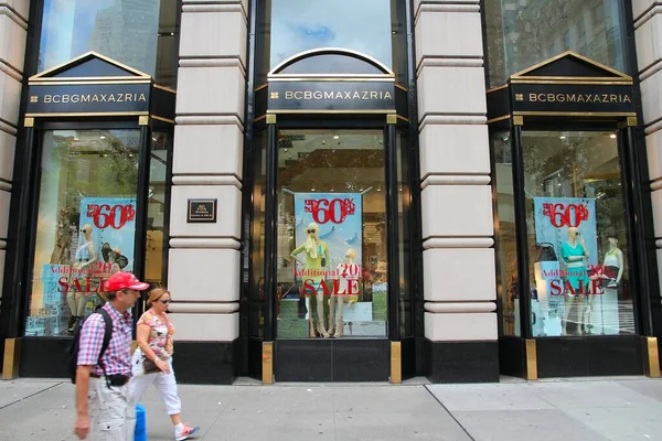 New York Usa July 2013 Fifth Avenue Store Bcbg Max — 图库照片