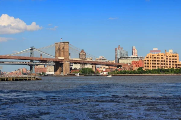 ブルックリン橋とブルックリンのスカイライン ニューヨーク市のランドマーク ニューヨーク建築 — ストック写真