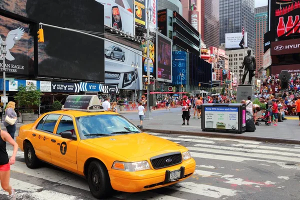Нью Йорк Сша Июля 2013 Года Люди Посещают Таймс Сквер — стоковое фото