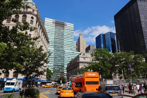 美国纽约 2013年7月4日 人们参观纽约曼哈顿下城 大约有1900万人居住在纽约市的大都市地区 — 图库照片