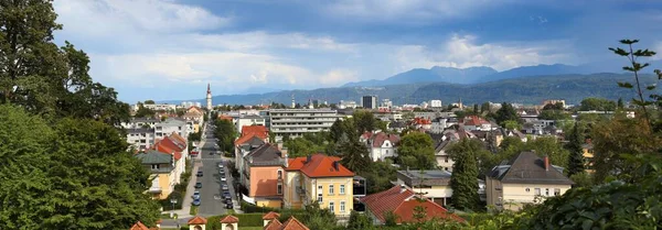 Panorama Paisagem Urbana Klagenfurt Áustria Karawanks Alpes Intervalo Segundo Plano — Fotografia de Stock