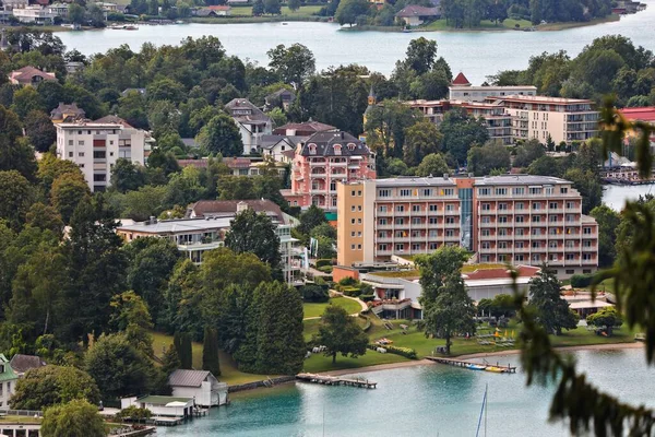 Horské Jezero Worthersee Rakouských Alpách Krajina Rakouska Státě Korutany Hotely — Stock fotografie