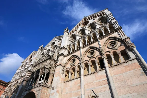 Πρόσοψη Καθεδρικό Ναό Ferrara Ορόσημο Στη Βόρεια Ιταλία Ρωμαιοκαθολική Εκκλησία — Φωτογραφία Αρχείου