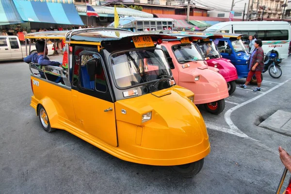 Ayutthaya Tailandia Diciembre 2013 Tuk Tuk Moto Taxi Forma Típica —  Fotos de Stock