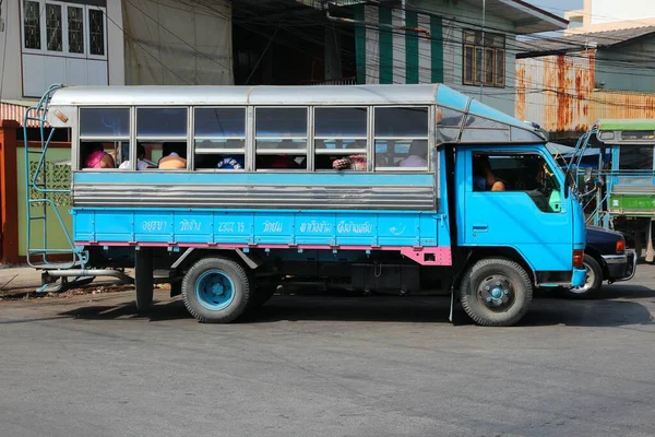 Ayutthaya Thailand Dezembro 2013 Pessoas Andam Caminhão Convertido Ônibus Área — Fotografia de Stock