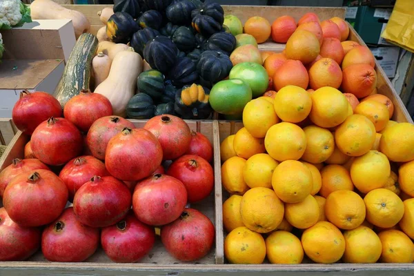 Pomegranate Orange Grapefruit Pumpkins Greengrocers Shop Mahane Yehuda Market Shuk — Stock Photo, Image