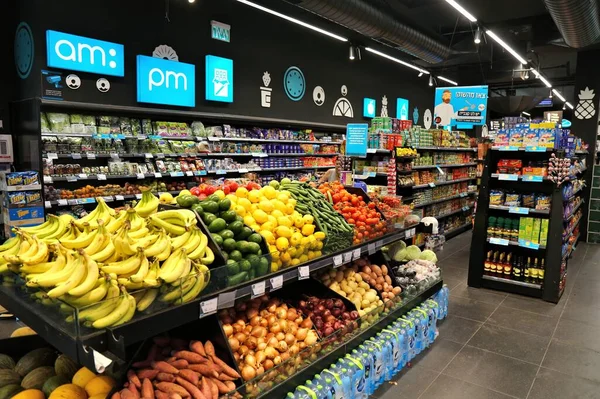 Tel Aviv Israel Noviembre 2022 Frutas Hortalizas Una Tienda Conveniencia —  Fotos de Stock