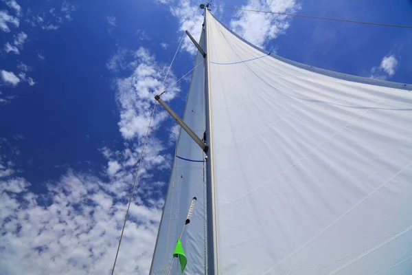 Großsegel Und Vorsegel Auf Einem Fuß Segelboot Kroatien — Stockfoto