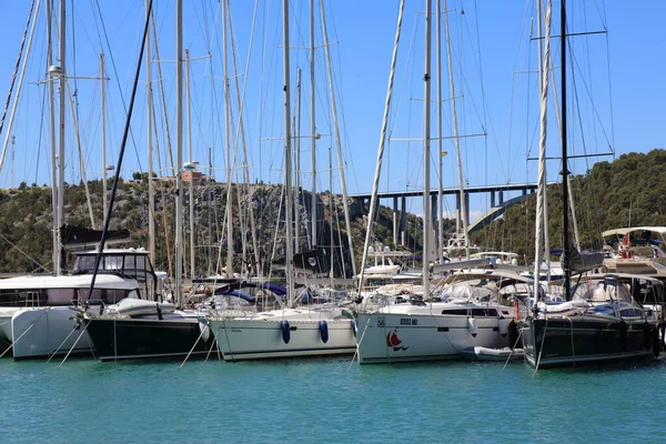Skradin Croazia Luglio 2021 Barche Vela Ormeggiate Skradin Aci Marina — Foto Stock