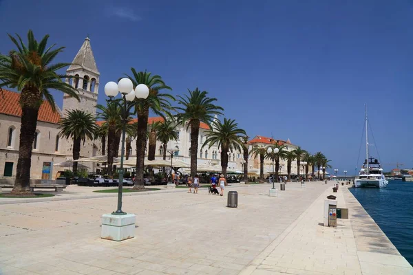 Trogir Croatia June 2021 Туристи Відвідують Старе Місто Трогір Хорватія — стокове фото