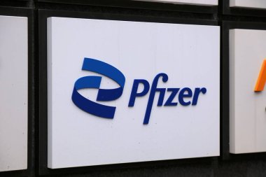 SEOUL, Güney Kore - 6 Nisan 2023: Seul 'deki Pfizer şirketinin ofisi. Pfizer bir Amerikan biyoteknoloji ve ilaç şirketidir..