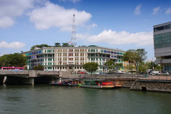 新加坡河与旧山街警署的景观 — 图库照片